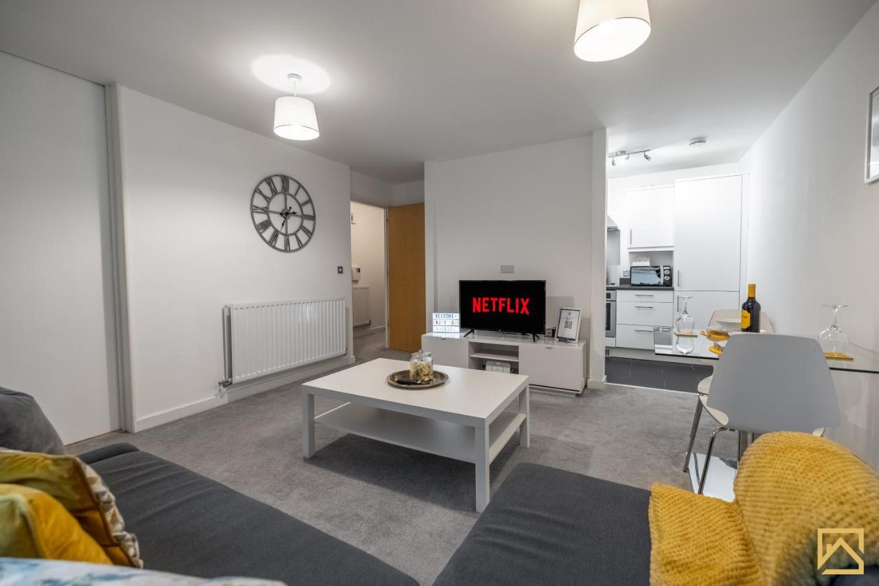 Modern 1 Bed In Central Mk, Free Parking, Smart Tv, Manhattan House By Valore Property Services Милтон-Кейнс Экстерьер фото